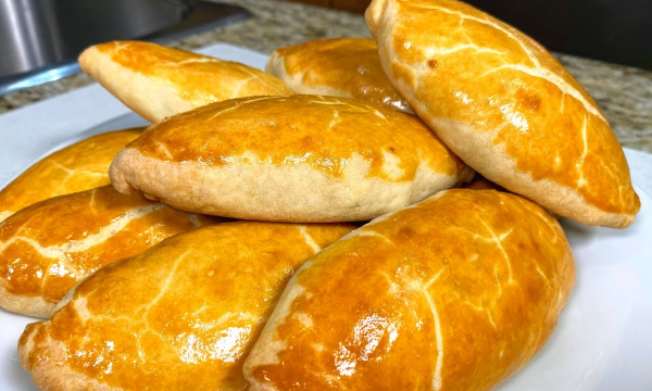 Как у бабушки: рецепт самых вкусных пирожков с яблоками