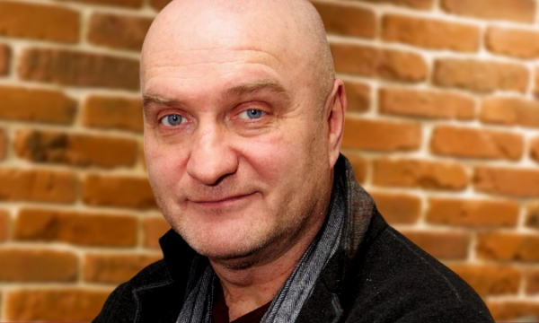 Жить, конечно, можно: что не так с русской избой Александра Балуева (фото)