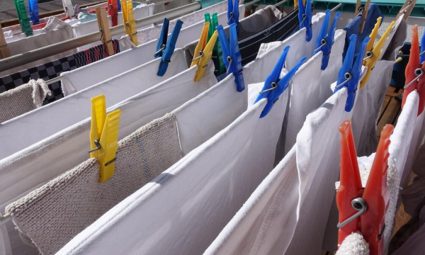 Зачем к стиральному порошку добавляют соль и сахар: эффект выходит ошеломительный